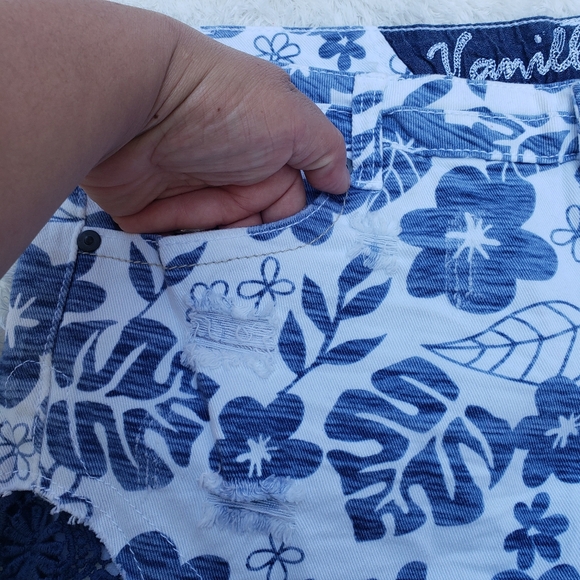 NEW SHORTS Women's Size 15, VANILLA STAR White/Blue NWT - Picture 5 of 10